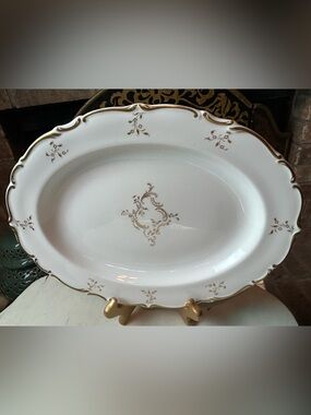 ROYAL DOULTON MONTEIGNE 4954 Bone China 13.5” Oval Serving Platter White Gold